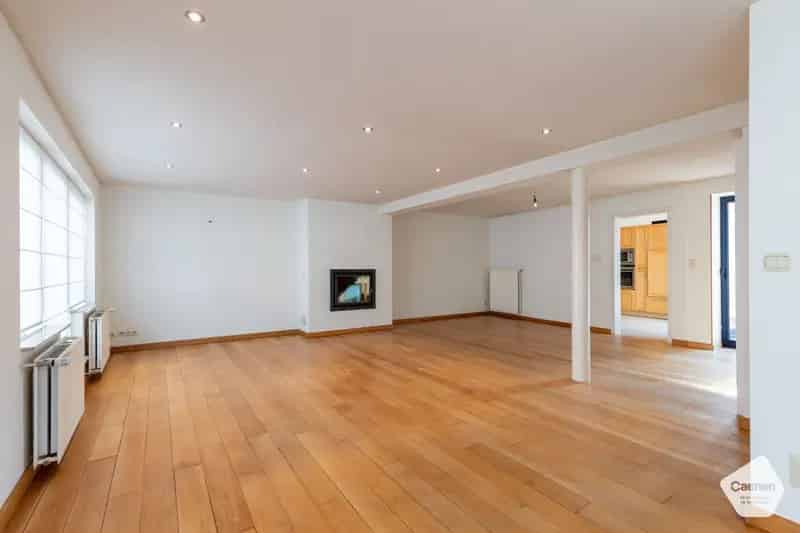 MOOIE VEELZIJDIGE & RUIME HALF-OPEN WONING in het centrum van Ruddervoorde met GARAGE