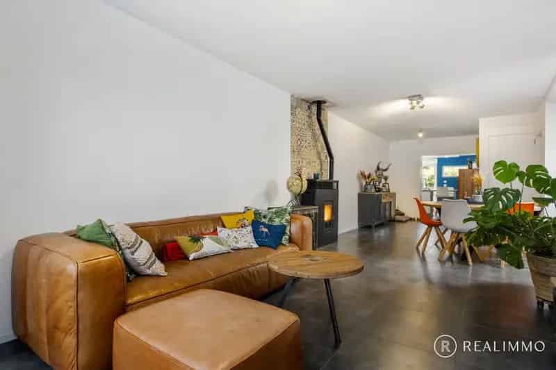 Gerenoveerde woning met ruime tuin !