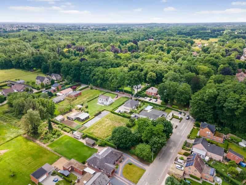 Bouwgrond voor halfopen bebouwing op perceel van 630 m² in rustige, groene omgeving