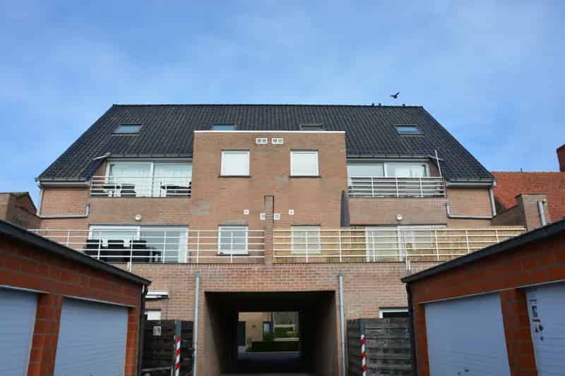 Opbrengsteigendom Gistel 3 Appartementen 3 Garageboxen