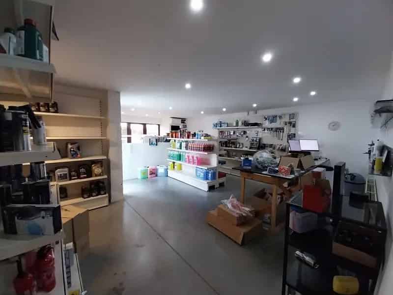 TE HUUR: Handelspand met ruim magazijn op gunstige locatie in Heusden!