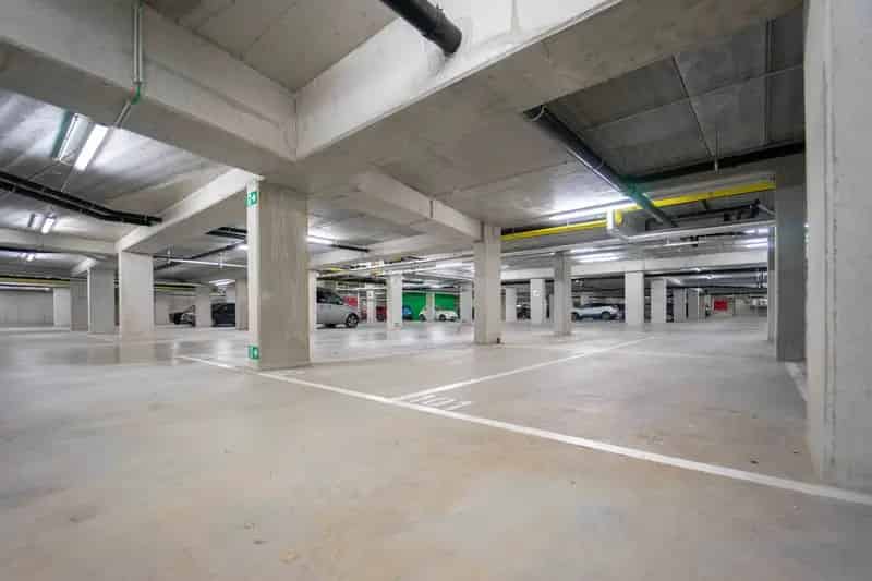 Nieuwbouw autostaanplaats te huur in afgesloten parkeergarage nabij Gent centrum