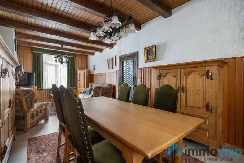 Op te frissen woning met potentieel – 3 slaapkamers, zolder met uitbreidingsmogelijkheden, ruime tuin & garage!