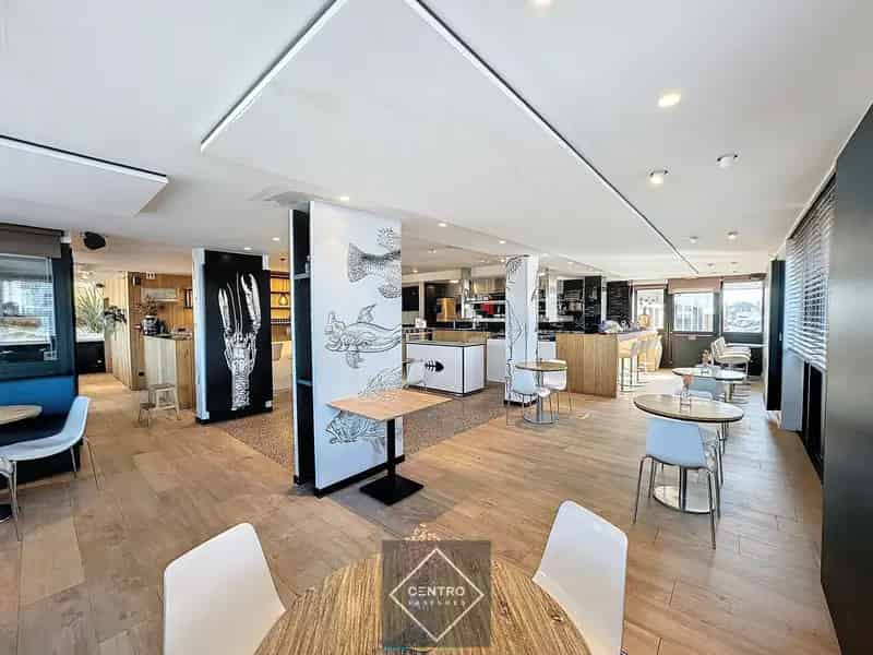 Uniek & exclusief aanbod: instapklaar (zo goed als nieuw) HORECAPAND (restaurant/brasserie) met inboedel TE KOOP op de zeedijk te Zeebrugge!