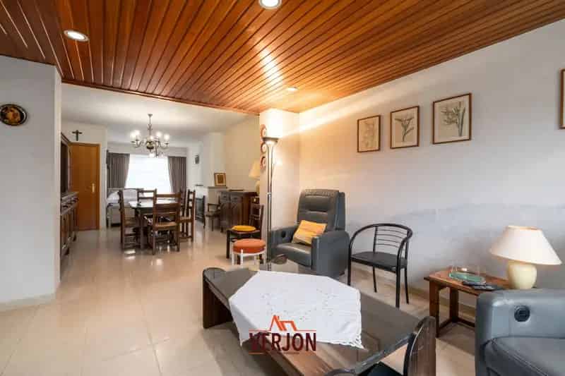 Halfopen woning op 435m2!