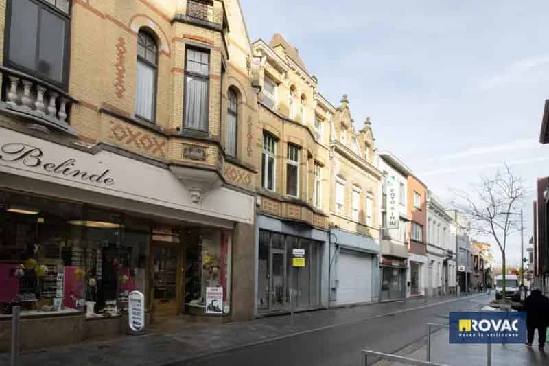 Te renoveren handelspand met woonst in hartje Izegem