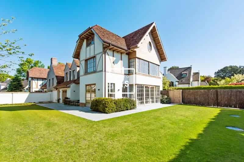 Exclusieve instapklare villa in het Zoute met zonnige tuin