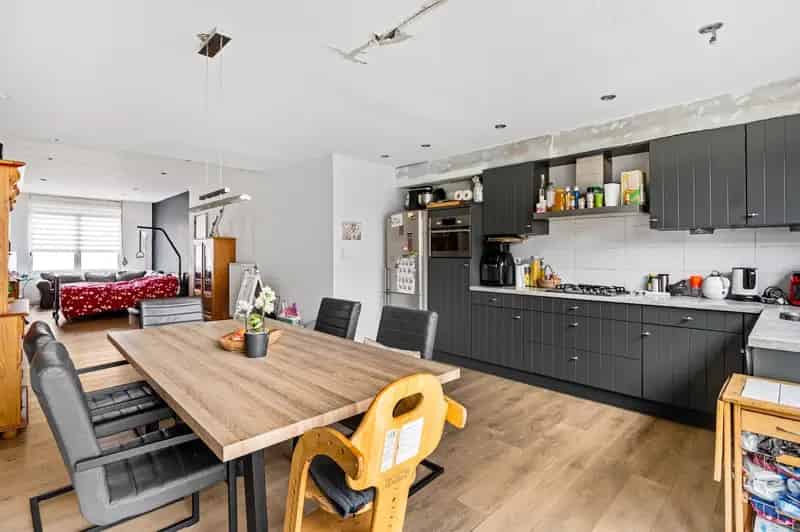 Te moderniseren eengezinswoning met 4 slpks en leuke tuin