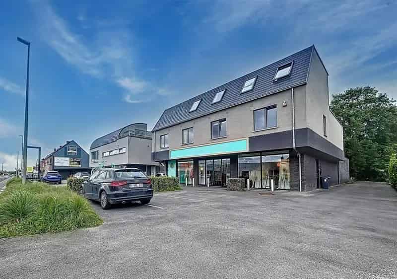 Gunstig gelegen handelszaak met parking voor de deur op perceel van 1147m²