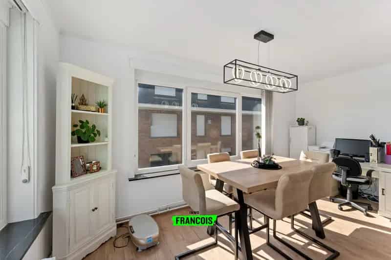 Instapklaar appartement met staanplaats en garagebox in Zeebrugge