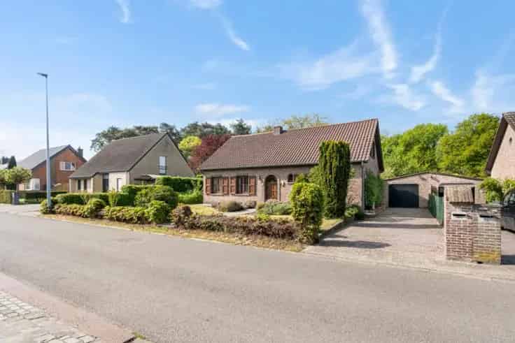 Huis Te Koop Geel-Oosterlo 3 slaapkamers groot bijgebouw