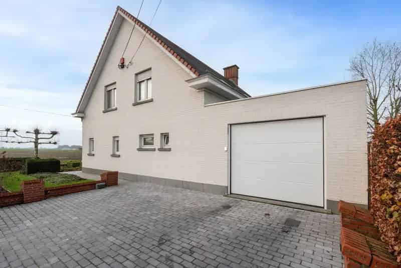 Ruime villa op groot groen perceel met 4 slaapkamers en 2 badkamers