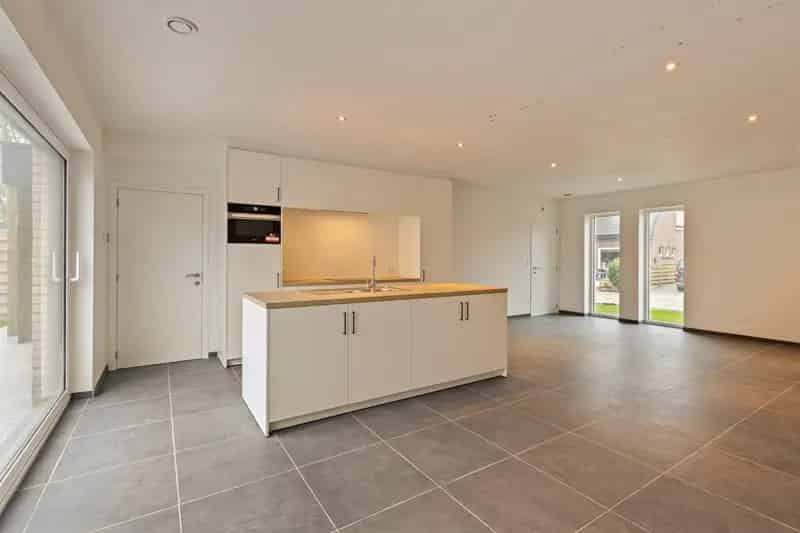 Ruime energiezuinige nieuwbouwwoning met 4 slpks en carport op fietsafstand van het centrum!