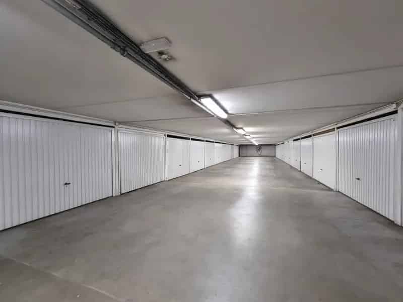 Ondergrondse garagebox met automatische poort & elektriciteit !