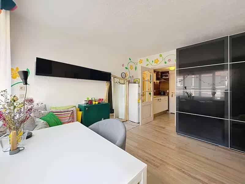 Gemeubileerde, lichtrijke studio op 5 minuten van Flagey 