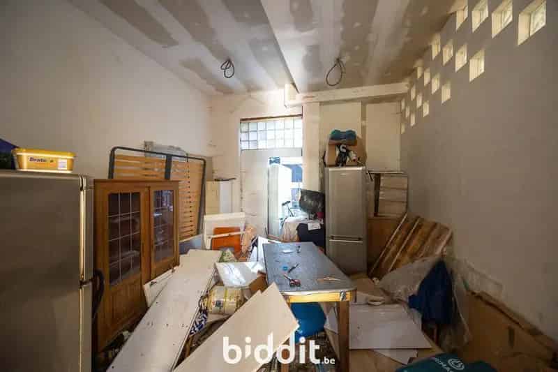 VOLLEDIG TE RENOVEREN WONING MET TUIN