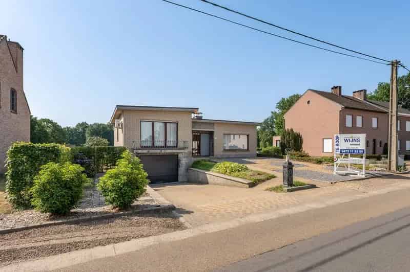 Te renoveren woning  – rust en groen uitzicht gegarandeerd