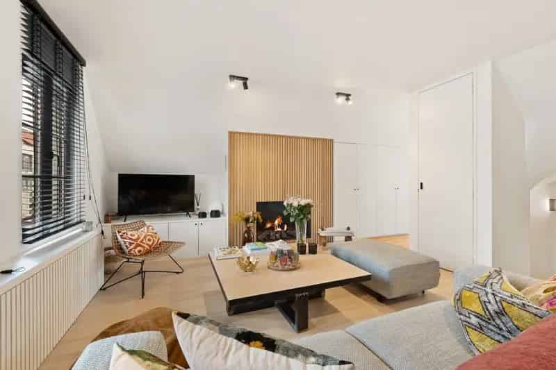 Hedendaagse, gerenoveerde woning gelegen in het Oude Knokke, op enkele passen van de winkels en dicht bij de groentenmarkt.