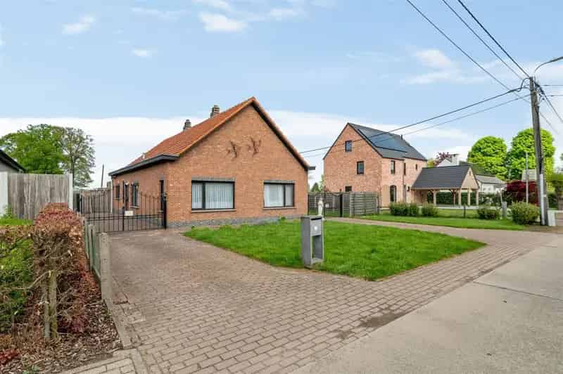 Verzorgde woning op 5007 m² te Onze-Lieve-Vrouw-Waver