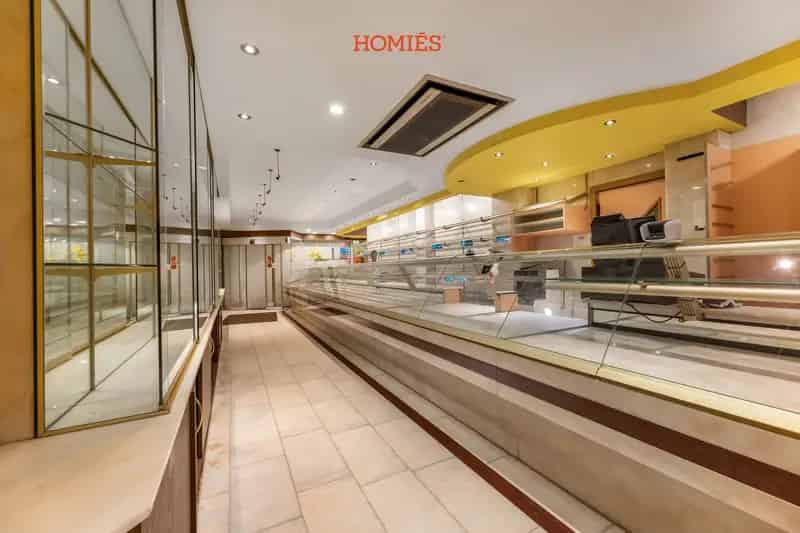 Handelshuis met bakkerij en twee appartementen in Kessel-Lo