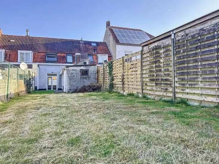 Huis Te Koop 2 slaapkamers Ruime Tuin Nabij Faciliteiten