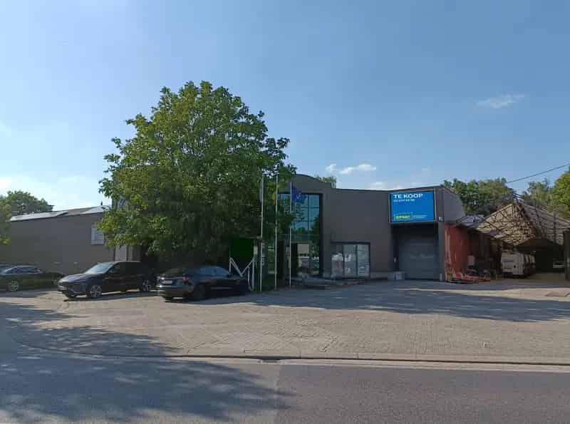 Bedrijfsgebouw te koop in Mortsel
