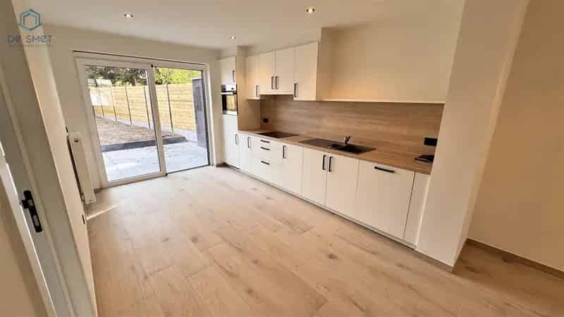 GERENOVEERDE WONING MET 3 SLP EN TUINTJE TE ZANDBERGEN
