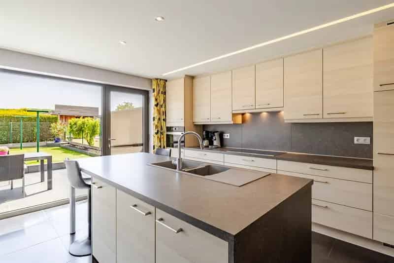 Topper!! Ruime lichtrijke woning, instapklaar!