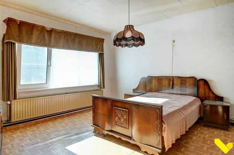 Gezellig Te Renoveren Woning In Rustige Buurt.