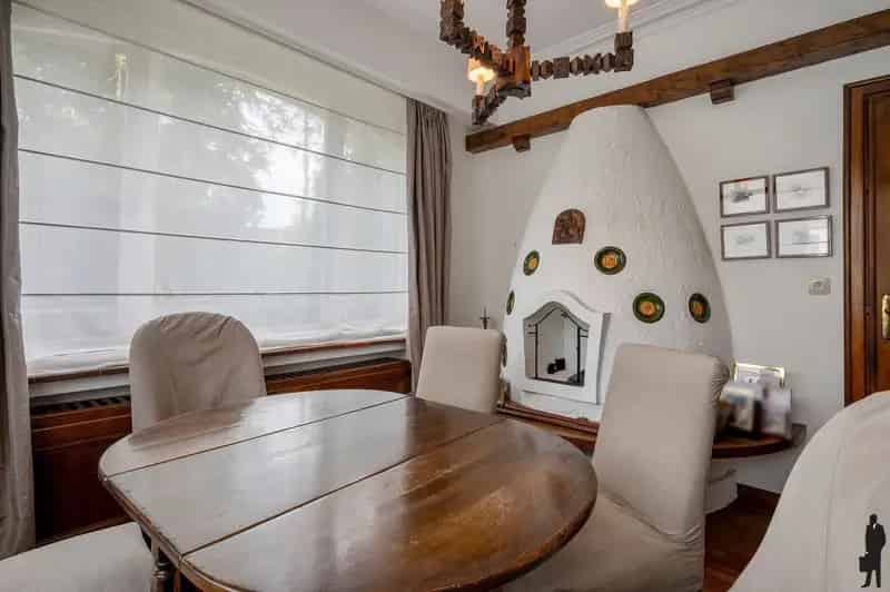 Goed onderhouden in het centrum gelegen karaktervilla op een perceel van ca. 1.938 m²!