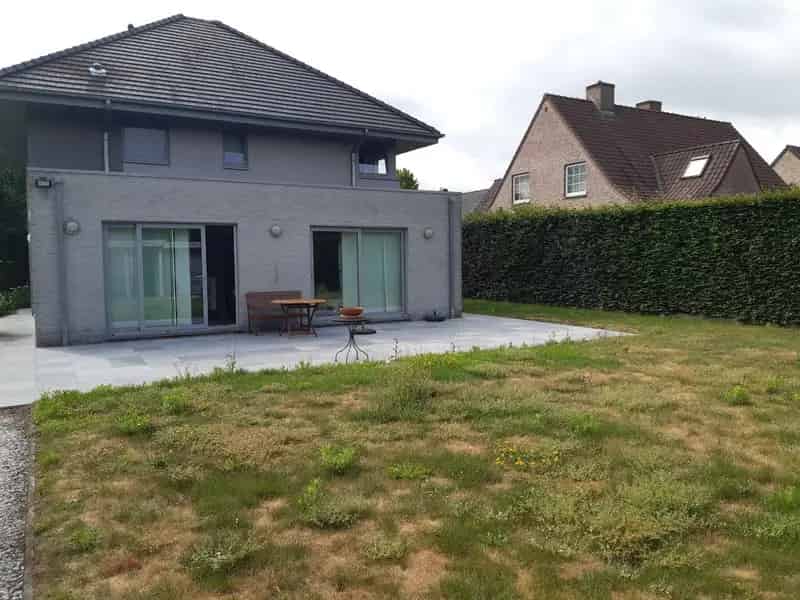 Recente, eigentijdse villa in doodlopende verkaveling !