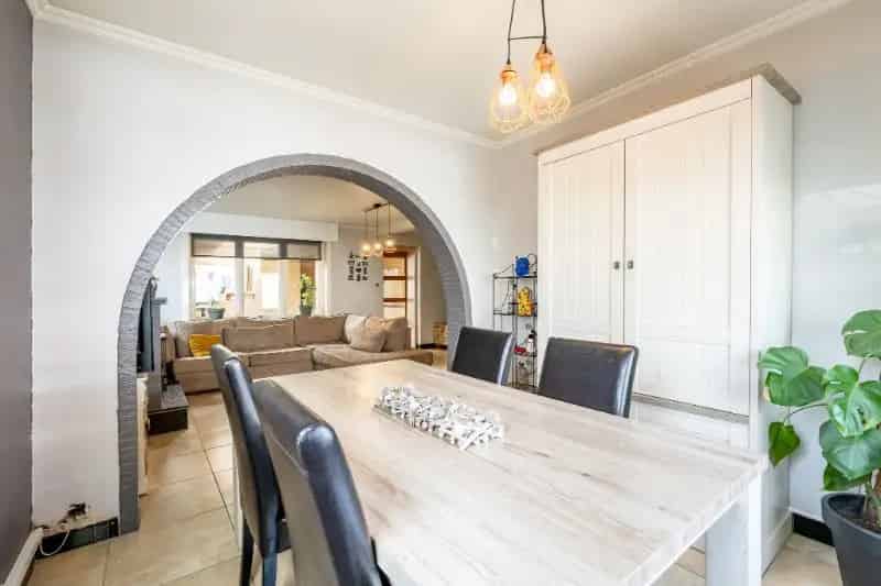 Halfopen woning met 3 slpks en garage