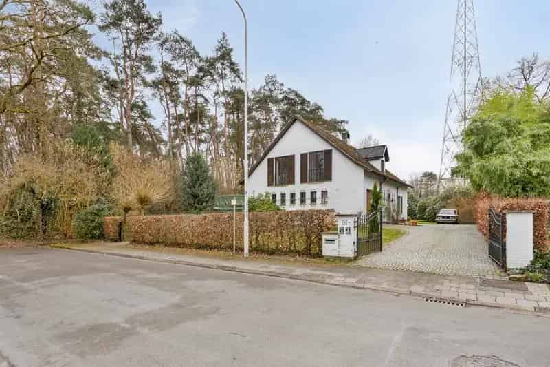 Zeer rustig gelegen woning op een perceel van 14a17ca!