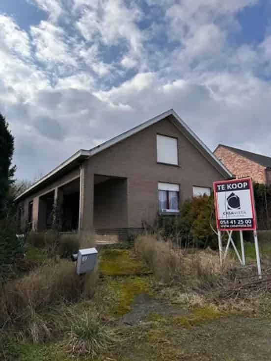 Te renoveren gezinsbungalow met tuin en garage