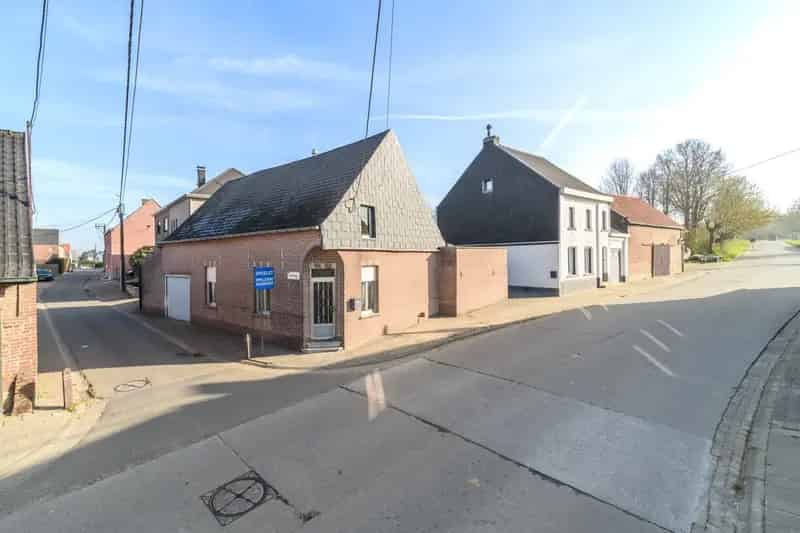 Te renoveren hoekwoning met tal van mogelijkheden te Mere