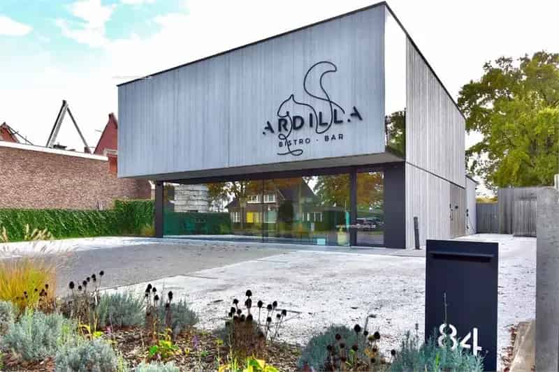 Nieuwbouw handelspand te koop in Lembeke