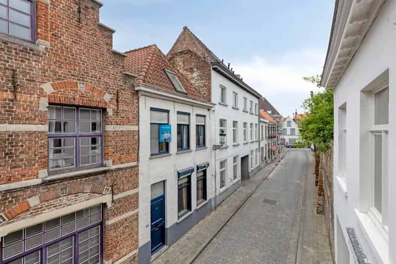 Huis te huur Brugge: Instapklare woning met stadskoer