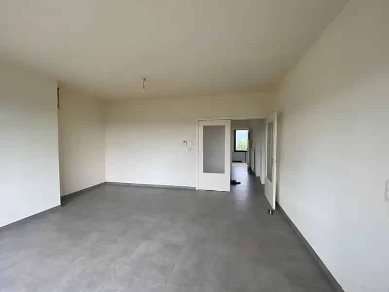 Gerenoveerd 3 slaapkamer appartement vlakbij het centrum van Zedelgem