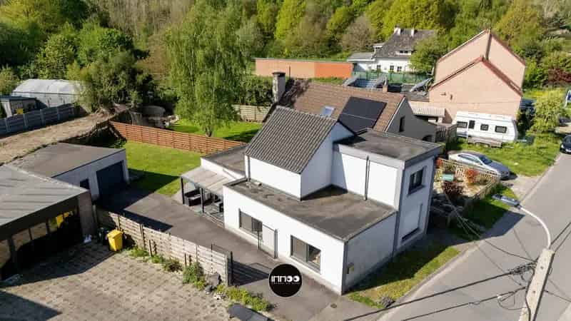 Huis te huur: Rustige residentiële woning met garage en tuin