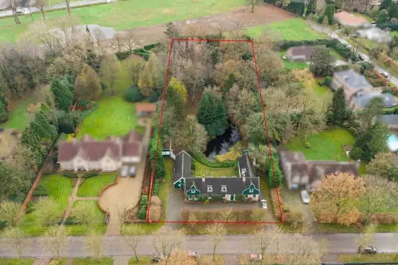 Te renoveren villa in Zaanse-stijl op 3.348m²