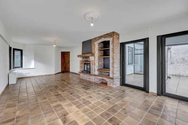 Huis te Koop Okegem: Ruime Halfopen Bebouwing met Tuin