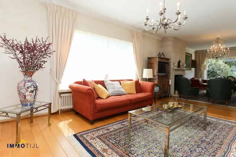 Luxueuze villawoning op 30are, 5 à 6 kamers te Lebbeke!