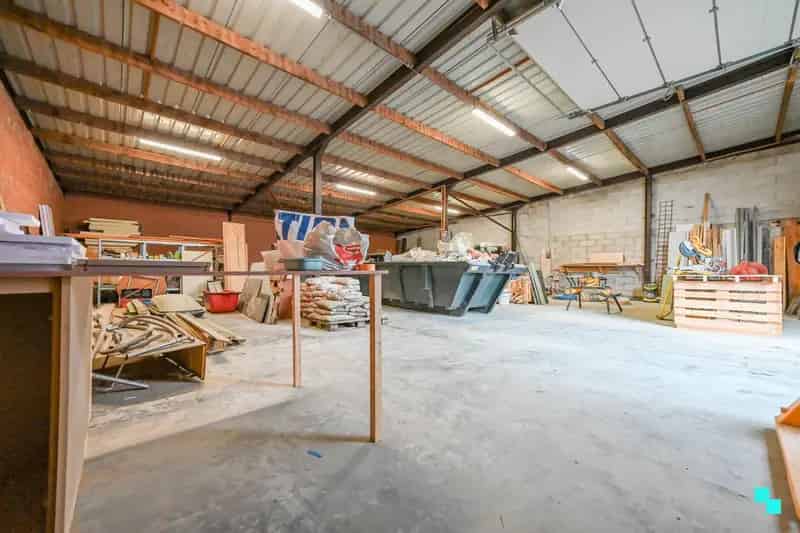 Magazijn van 270 m² op goede locatie in Ledegem