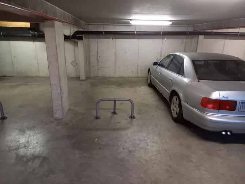 Ondergrondse Autostaanplaatsen Aan Het Station Van Herentals