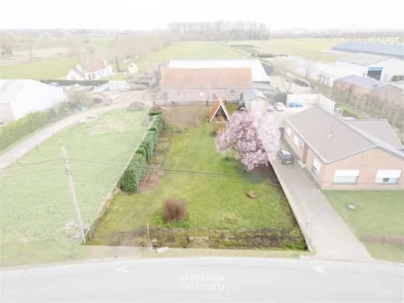 Mooi perceel bouwgrond van 908m² voor open bebouwing