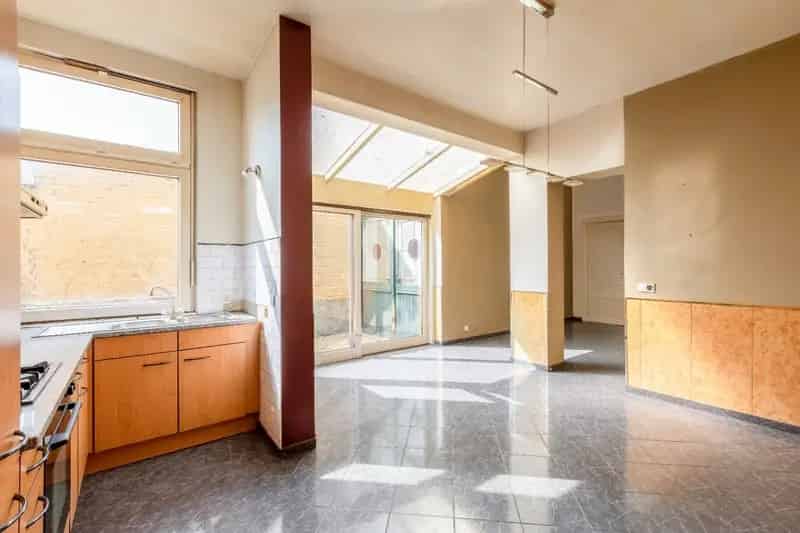 “Te renoveren (erfgoedlening) herenhuis met zelfst. beroepsmogelijkheden.