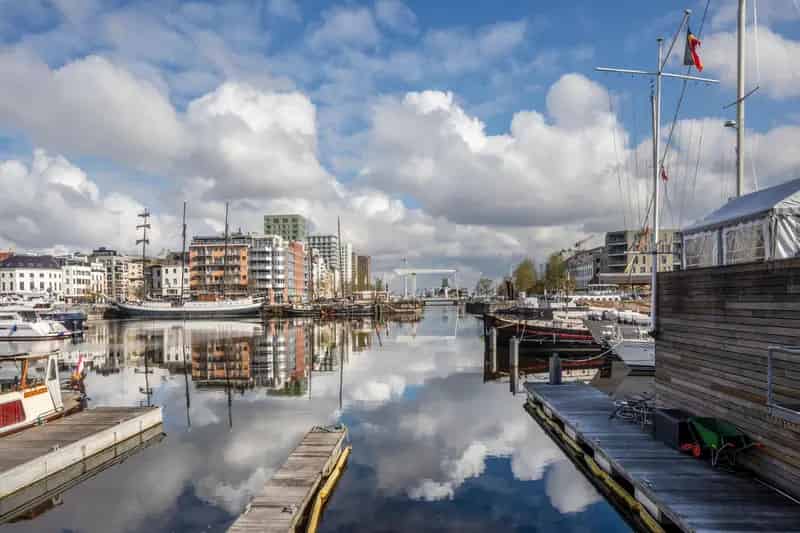 Kantoor met zicht op het MAS te huur