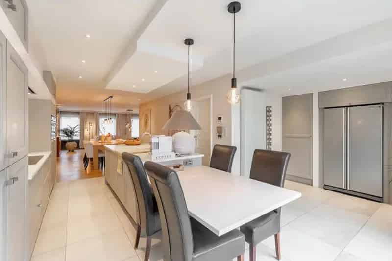 Kapsalon met ruim appartement te Leopoldsburg - volledig gerenoveerd