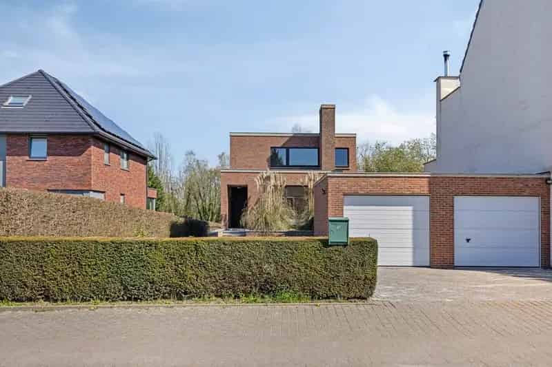 Villa met 4 slaapkamers op wandelafstand van centrum Lennik