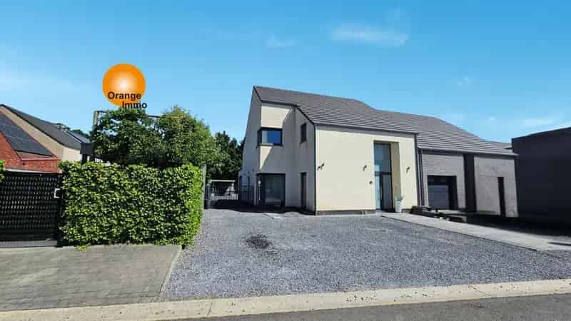 Knappe moderne woning met een mooie tuin  in Dilsen-Stokkem.